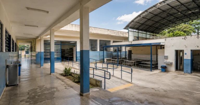 o-a-escola-pública-deve-ter